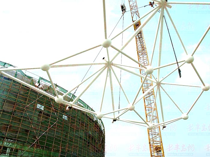 和龙体育馆网架安装